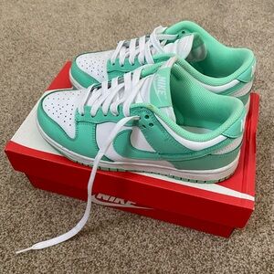 Women’s Nike Dunk Low - 5.5